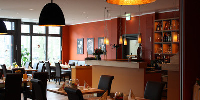 Umbau und Erweiterung des Restaurants Fleming, Erneuerung des Eingangsbereichs zur Stadthalle, Cloppenburg, 2008-2009
Auftraggeber: Stadthallen-Betriebs GmbH, Cloppenburg